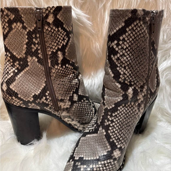 Aldo Snakeskin Pattern Women's Boots - Picture 8 of 9